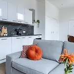 Modern Home, Pleasant And Neat Abel Τίλμπουργκ