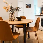 Modern Home, Pleasant And Neat Abel Διαμέρισμα