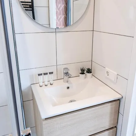 Modern Home, Pleasant And Neat Abel Apartment Tilburg