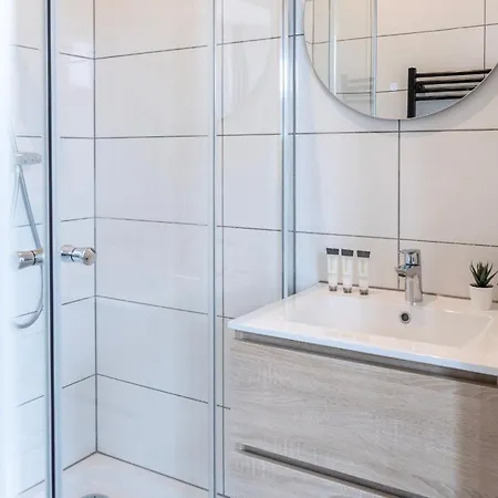 Apartment Modern Home, Pleasant And Neat Abel Tilburg